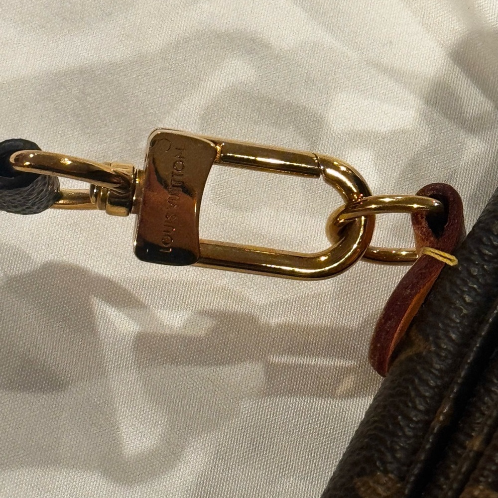 Louis Vuitton Pochette Métis Bag - Picture 7 of 8